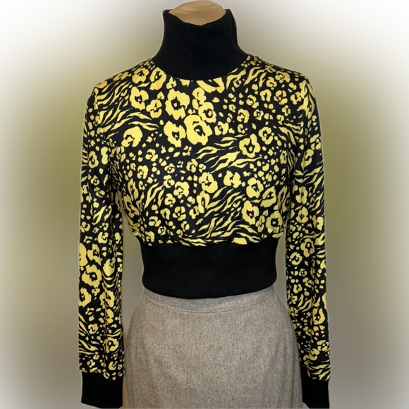 SHEIN Tops - EUC SHEIN Turtleneck Floral Crop Top
